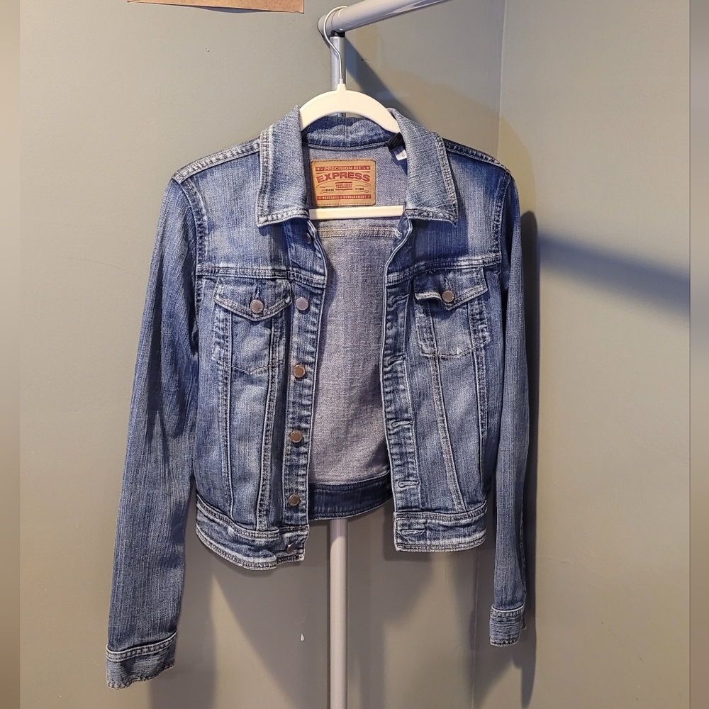 Express Women's Denim Jacket Button Up Jean Jacket, Size M, Medium Acid Wash